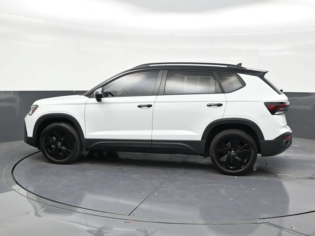 2025 Volkswagen Taos SE Black