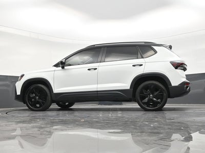 2025 Volkswagen Taos SE Black