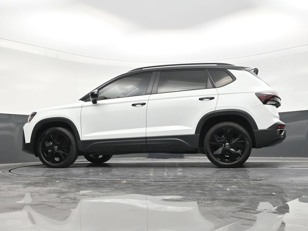2025 Volkswagen Taos SE Black