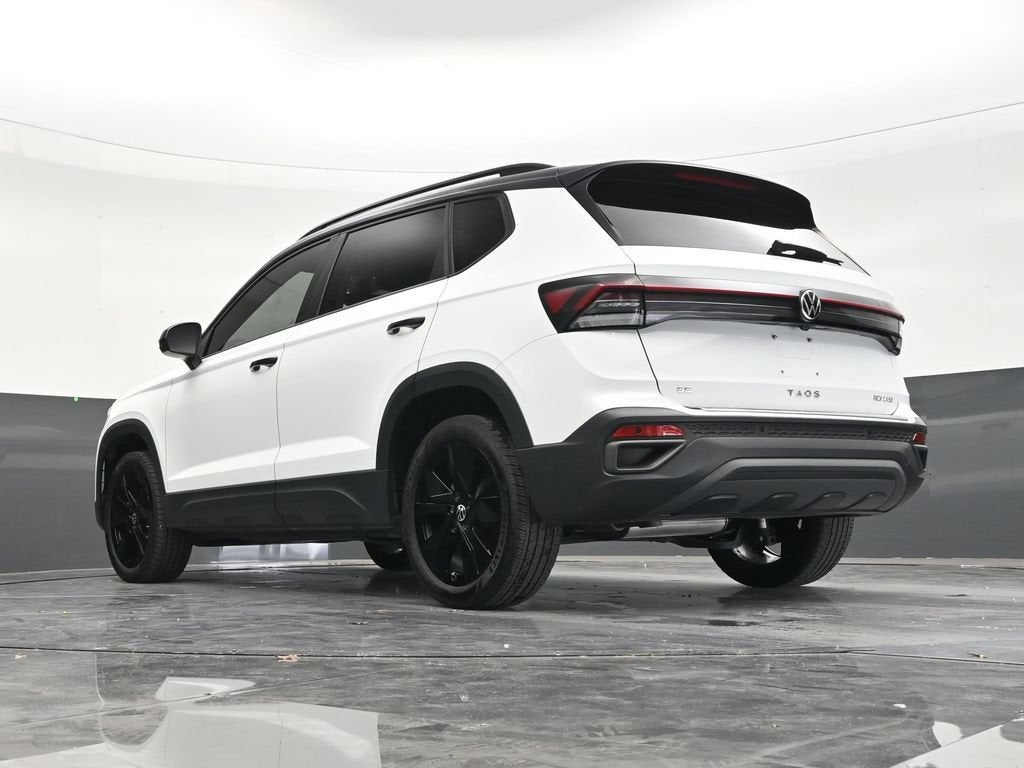 2025 Volkswagen Taos SE Black