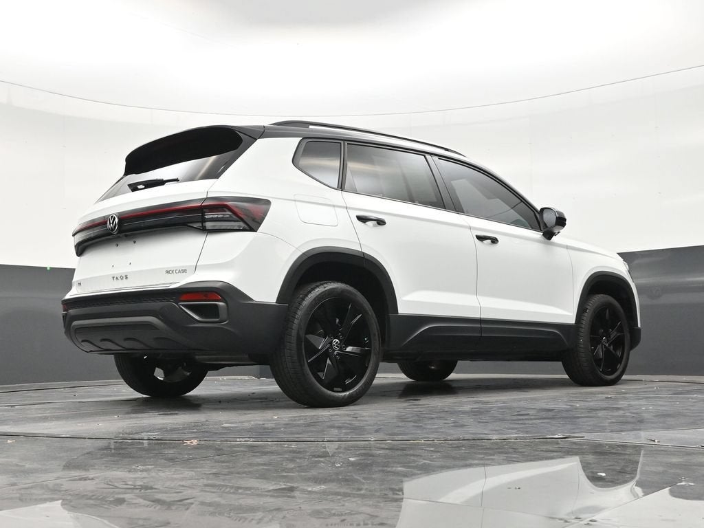 2025 Volkswagen Taos SE Black