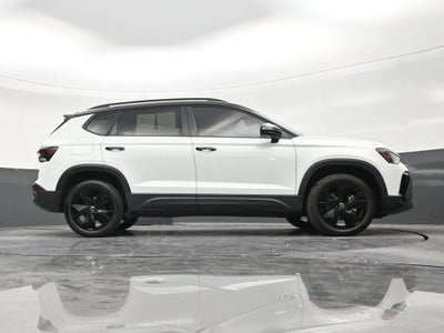 2025 Volkswagen Taos SE Black