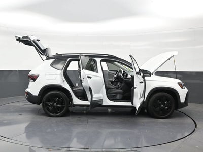 2025 Volkswagen Taos SE Black