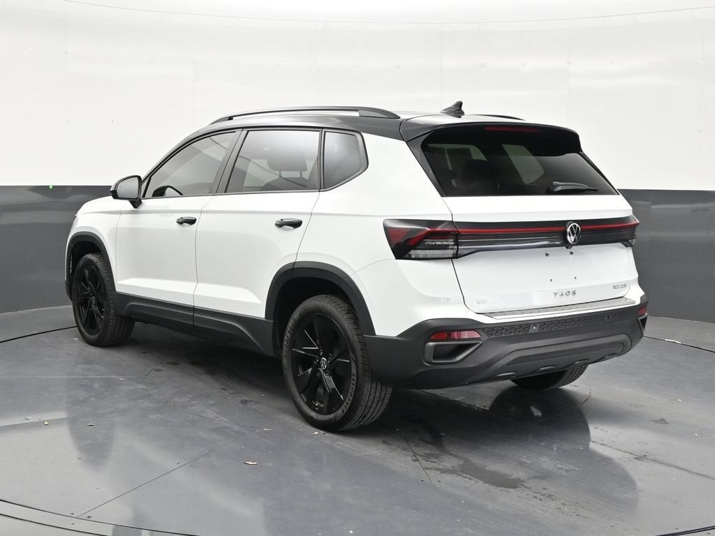 2025 Volkswagen Taos SE Black