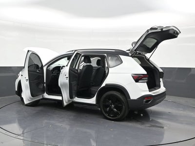 2025 Volkswagen Taos SE Black