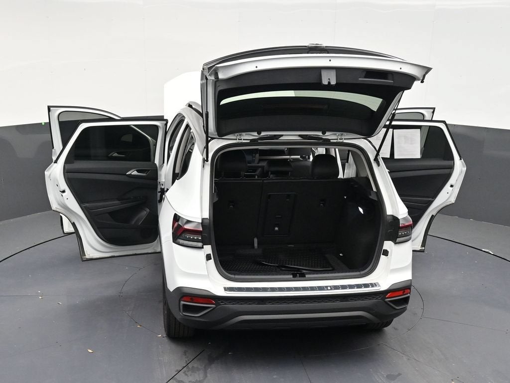 2025 Volkswagen Taos SE Black