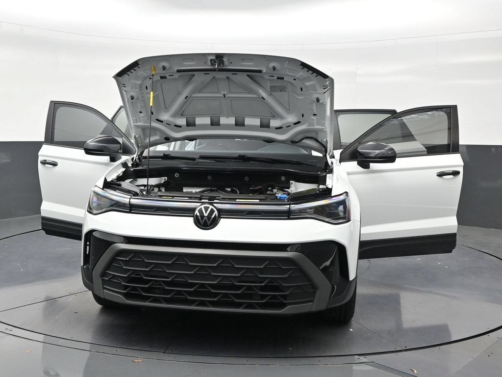 2025 Volkswagen Taos SE Black