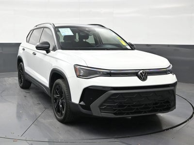2025 Volkswagen Taos SE Black