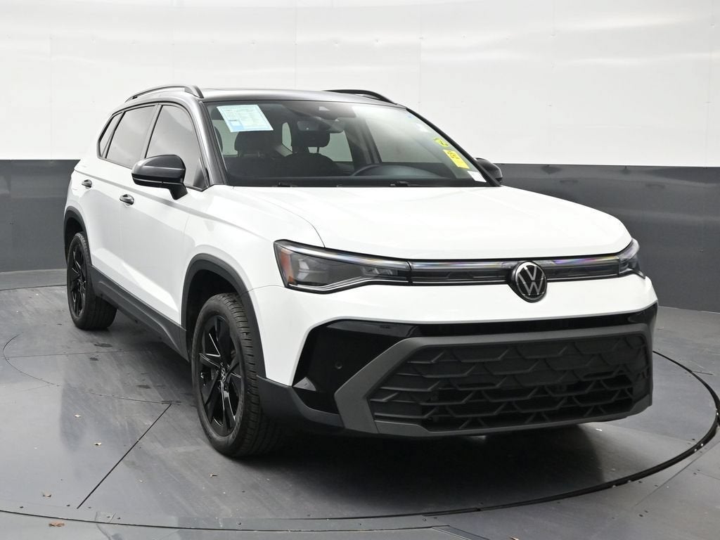 2025 Volkswagen Taos SE Black