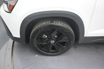 2025 Volkswagen Taos SE Black