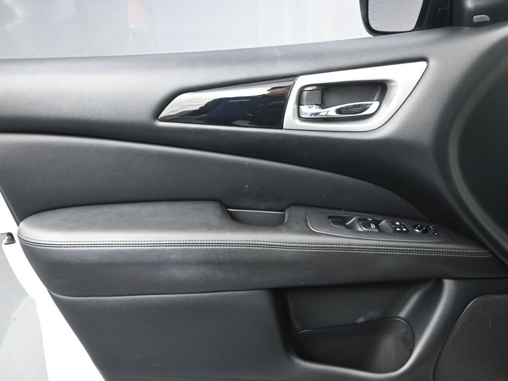 2020 Nissan Pathfinder SV