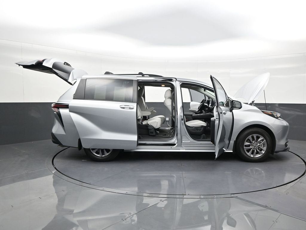 2025 Toyota Sienna XLE