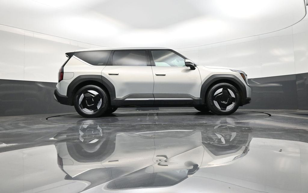 2026 Kia EV9 Light Long Range