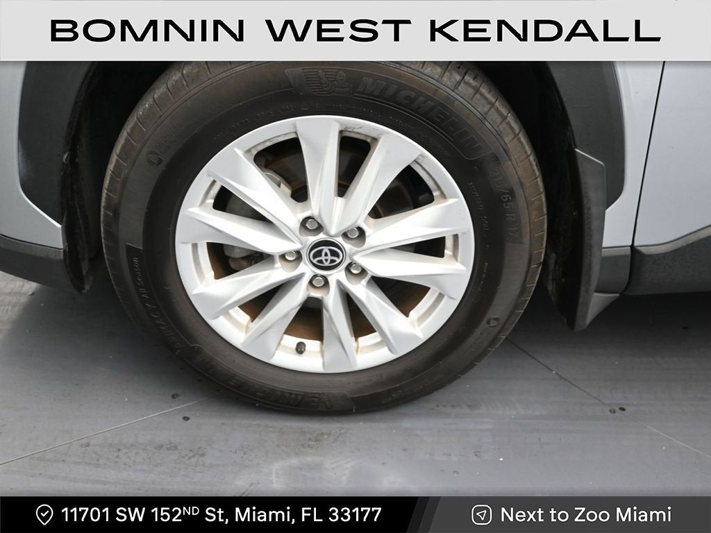 2024 Toyota Corolla Cross LE