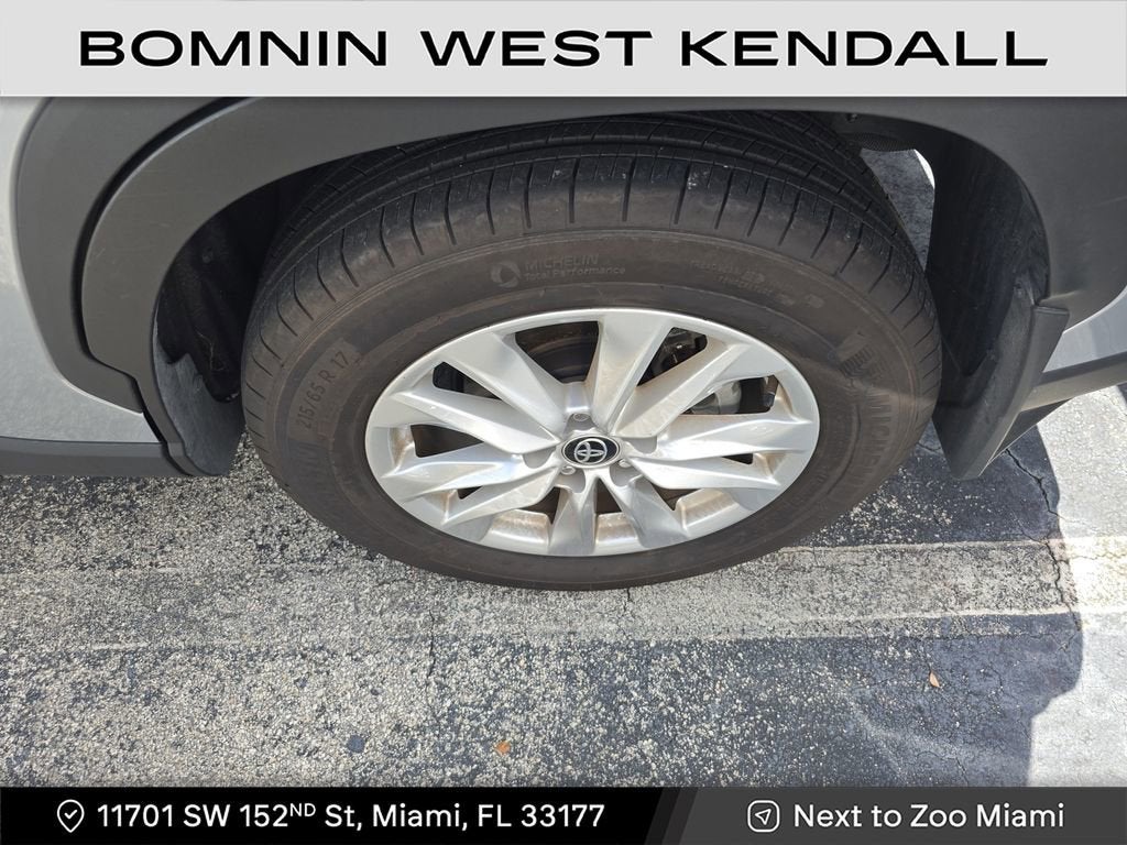 2024 Toyota Corolla Cross LE