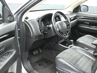 2020 Mitsubishi Outlander SE