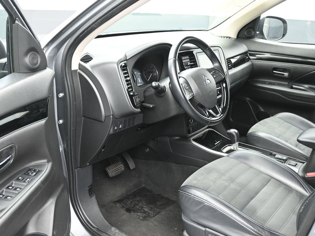 2020 Mitsubishi Outlander SE