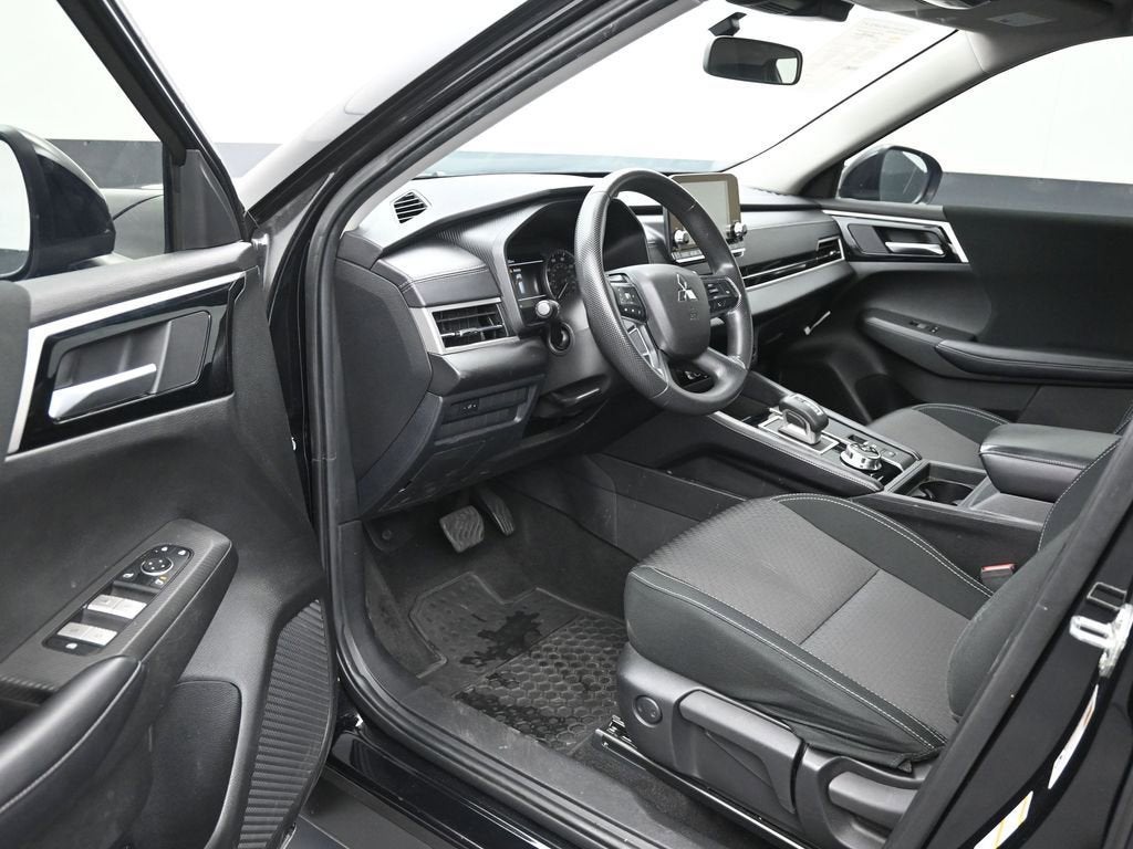 2024 Mitsubishi Outlander ES