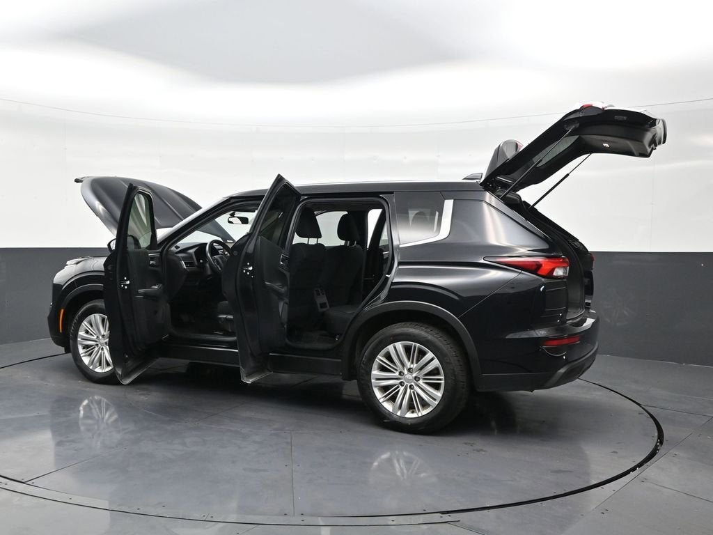 2024 Mitsubishi Outlander ES
