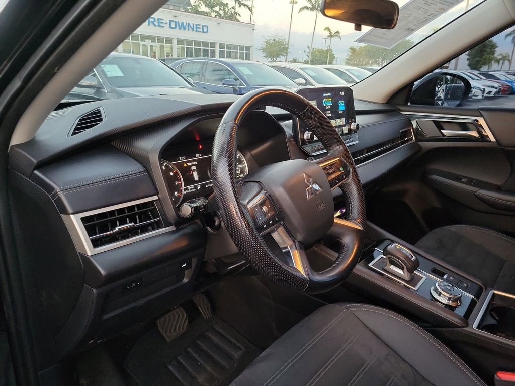 2024 Mitsubishi Outlander SE