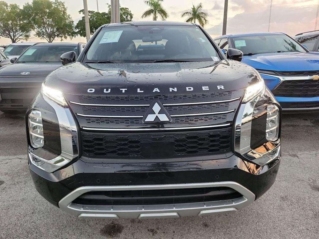 2024 Mitsubishi Outlander SE