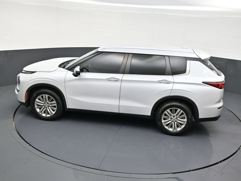 2022 Mitsubishi Outlander ES