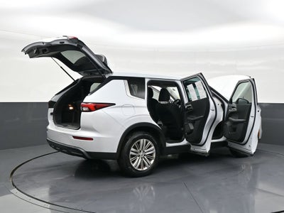 2022 Mitsubishi Outlander ES