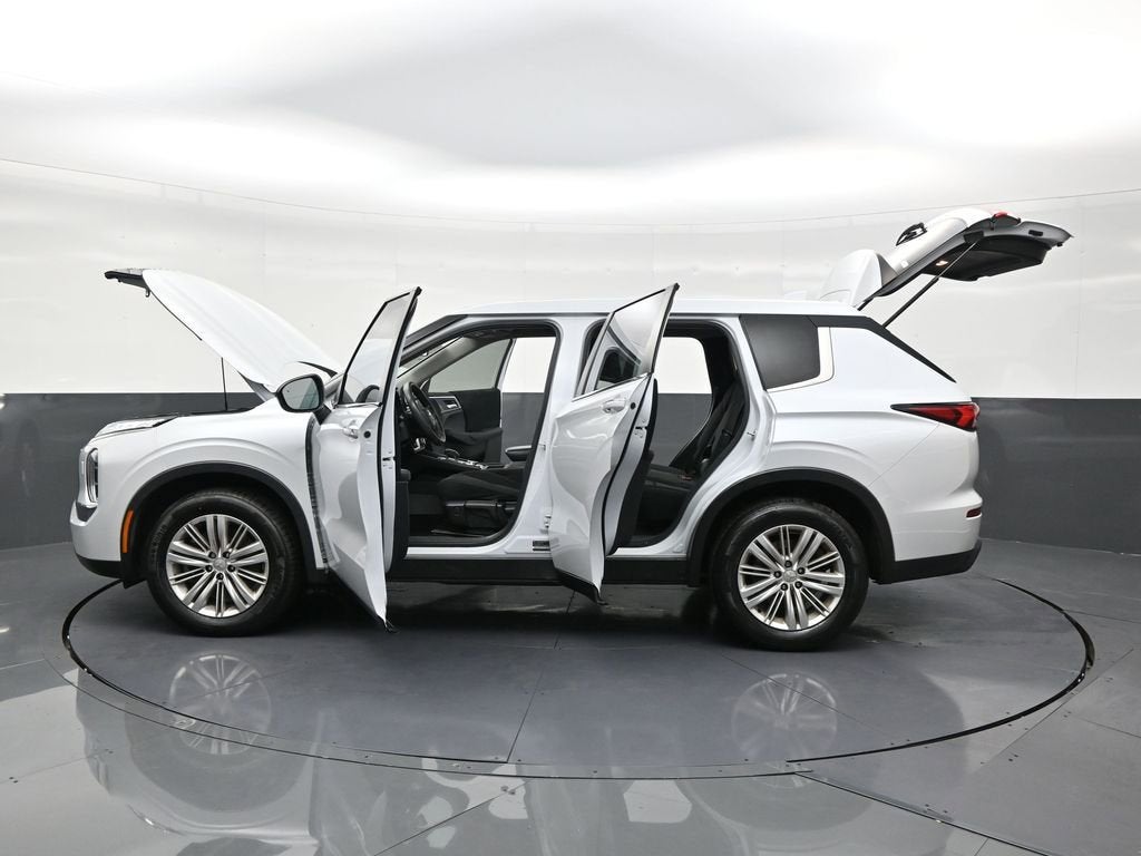 2022 Mitsubishi Outlander ES