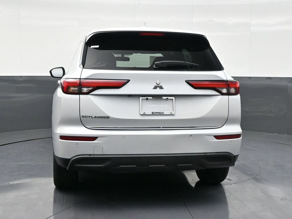 2022 Mitsubishi Outlander ES