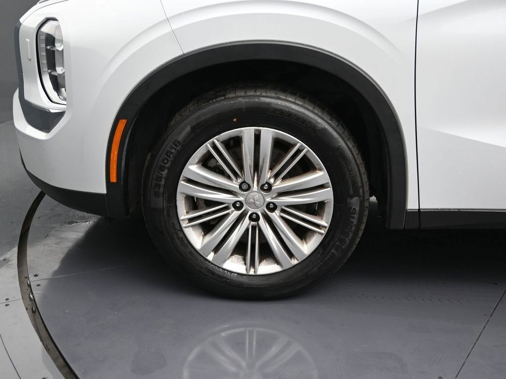 2022 Mitsubishi Outlander ES