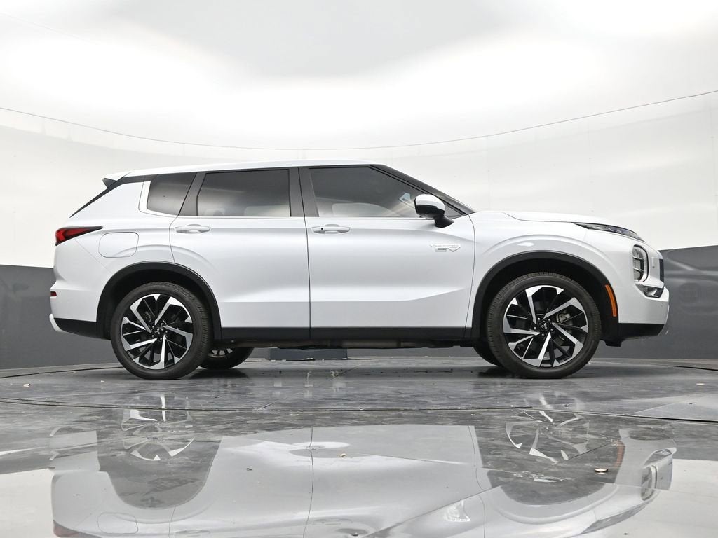 2025 Mitsubishi Outlander Plug-In Hybrid SE
