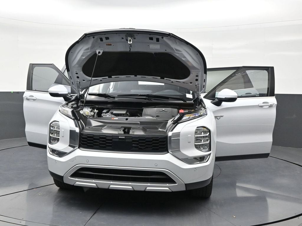 2025 Mitsubishi Outlander Plug-In Hybrid SE
