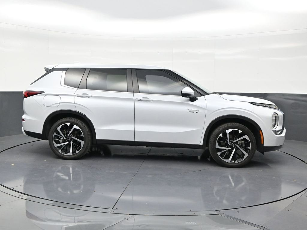 2025 Mitsubishi Outlander Plug-In Hybrid SE