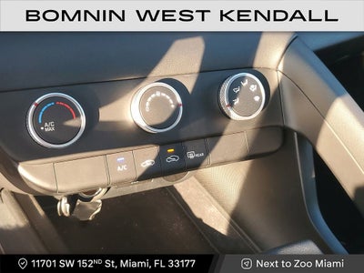 2025 Hyundai Elantra SE