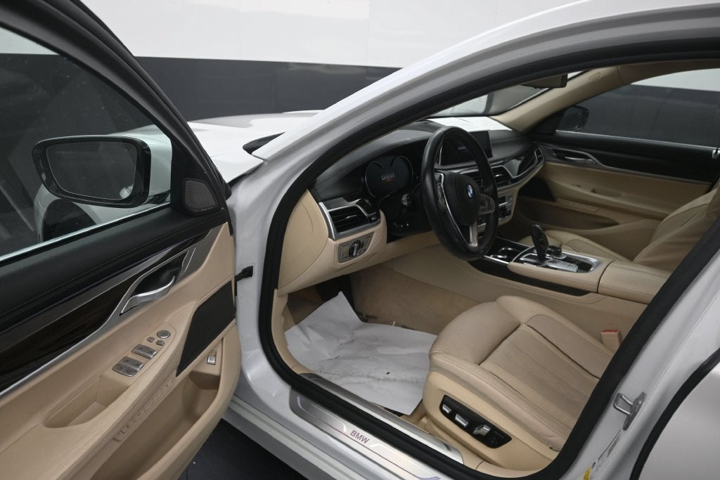 2019 BMW 740i 740i
