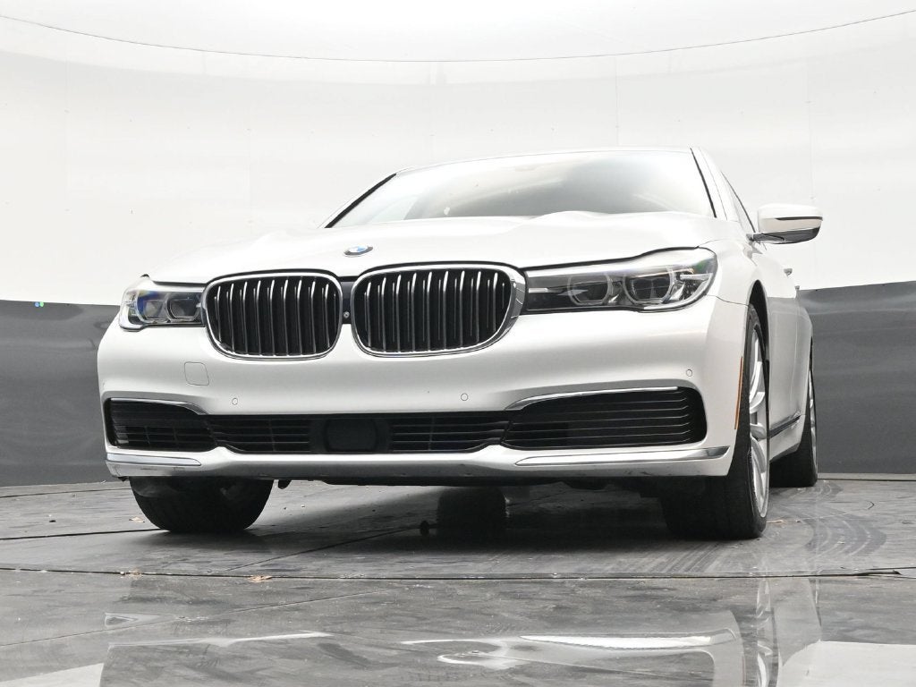2019 BMW 740i 740i