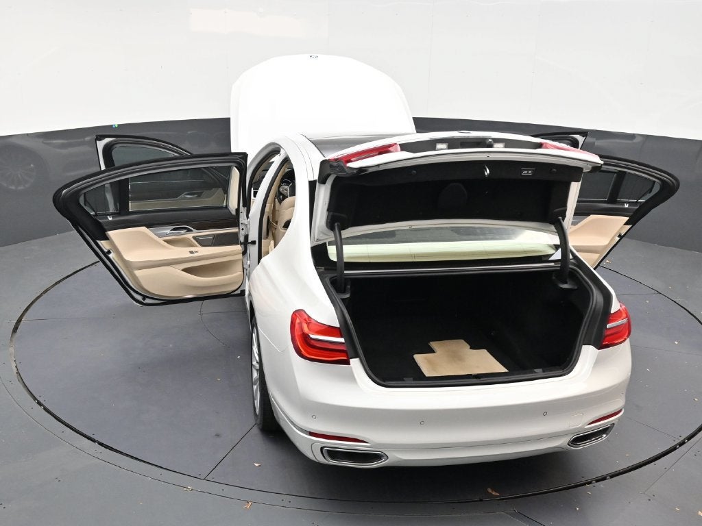 2019 BMW 740i 740i