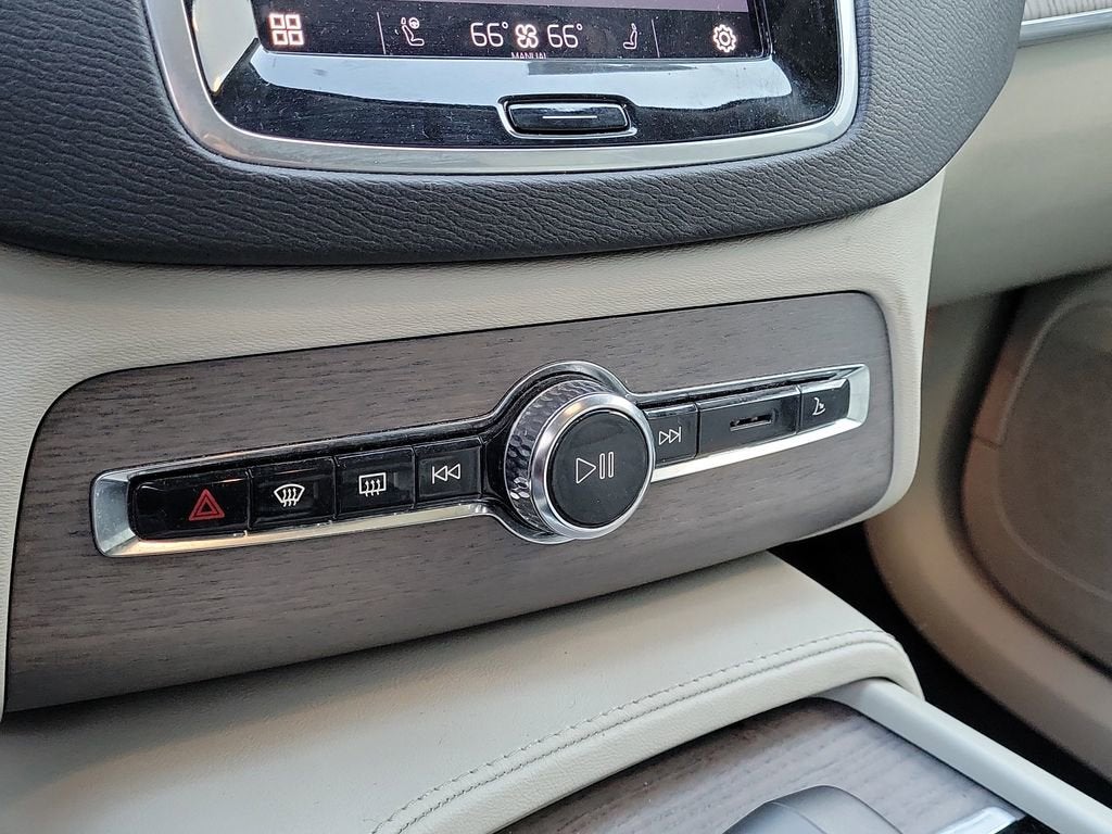 2023 Volvo XC90 Plus