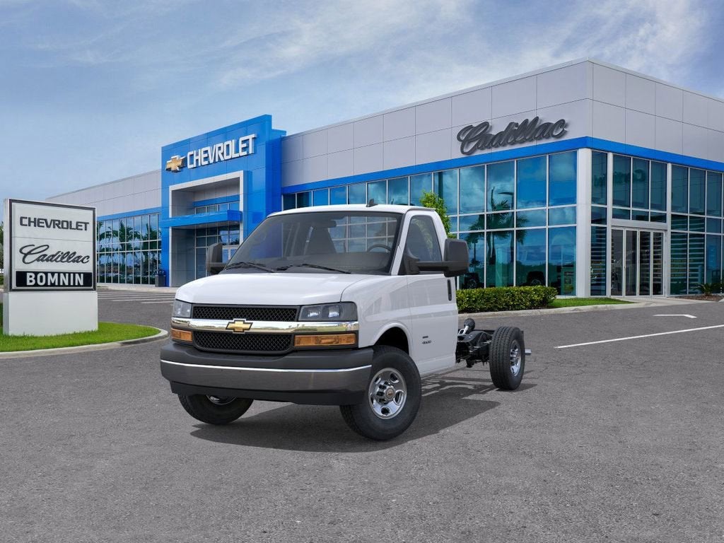 2025 Chevrolet Express Cutaway 3500 1WT
