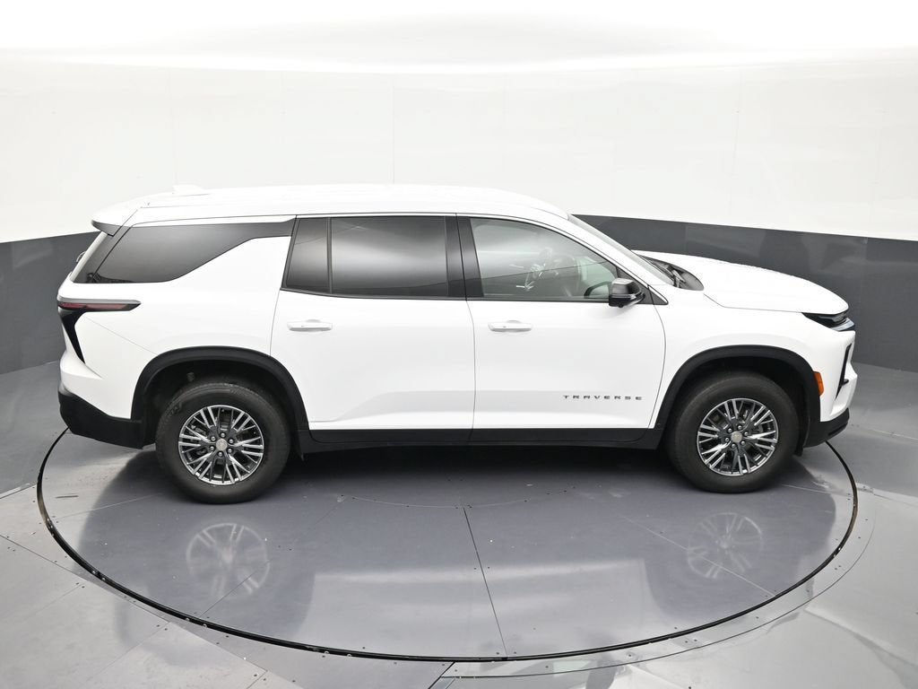 2024 Chevrolet Traverse LS