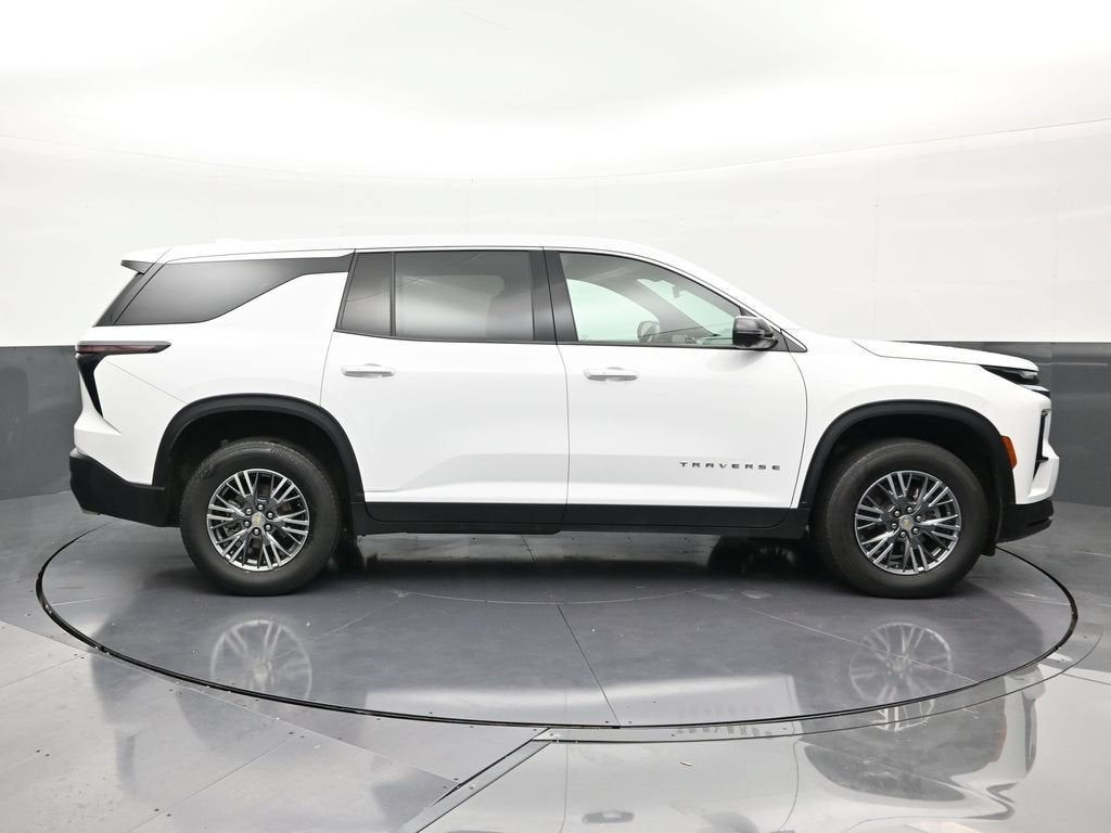 2024 Chevrolet Traverse LS