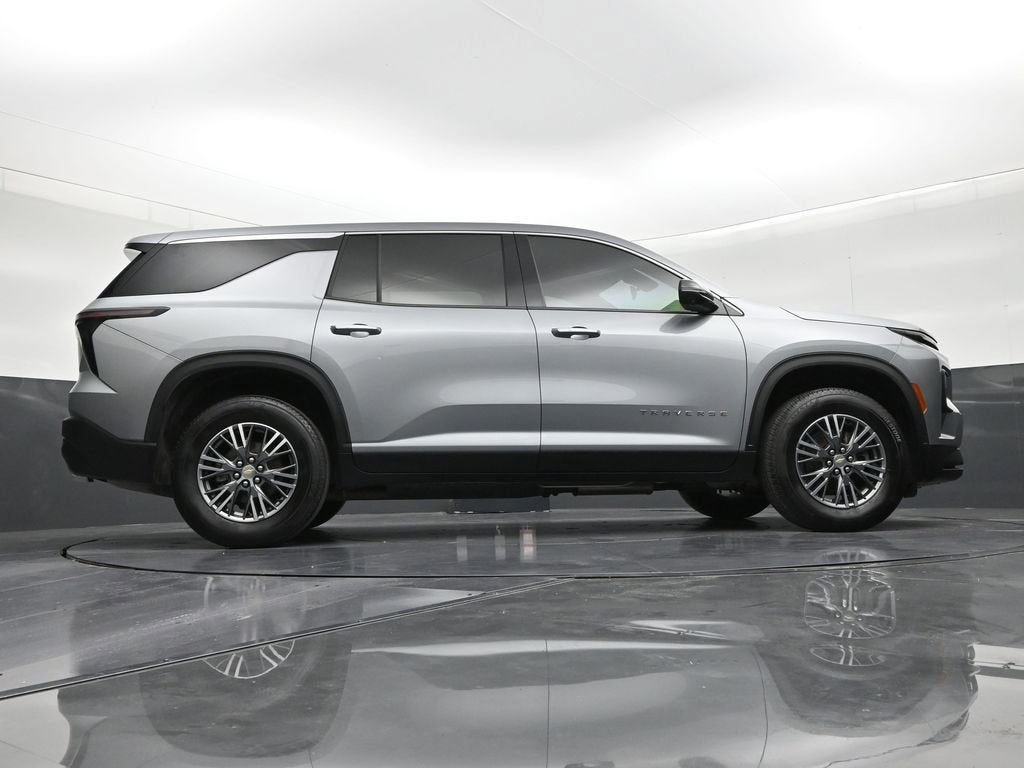 2024 Chevrolet Traverse LS