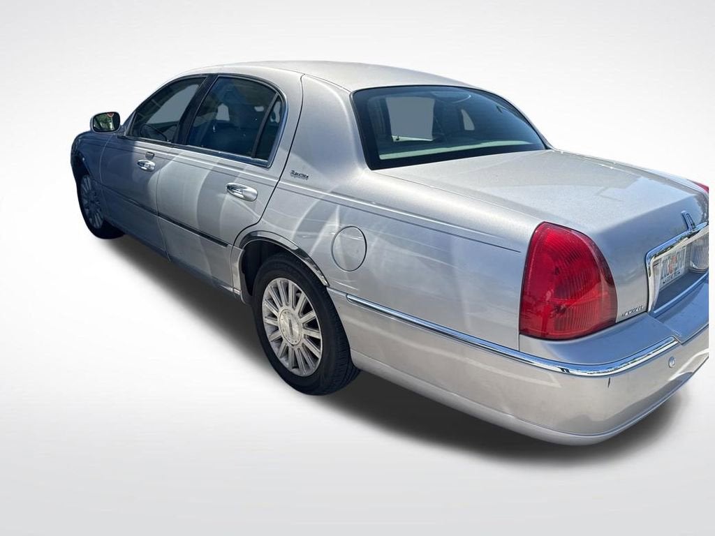 2003 Lincoln Town Car Signature
