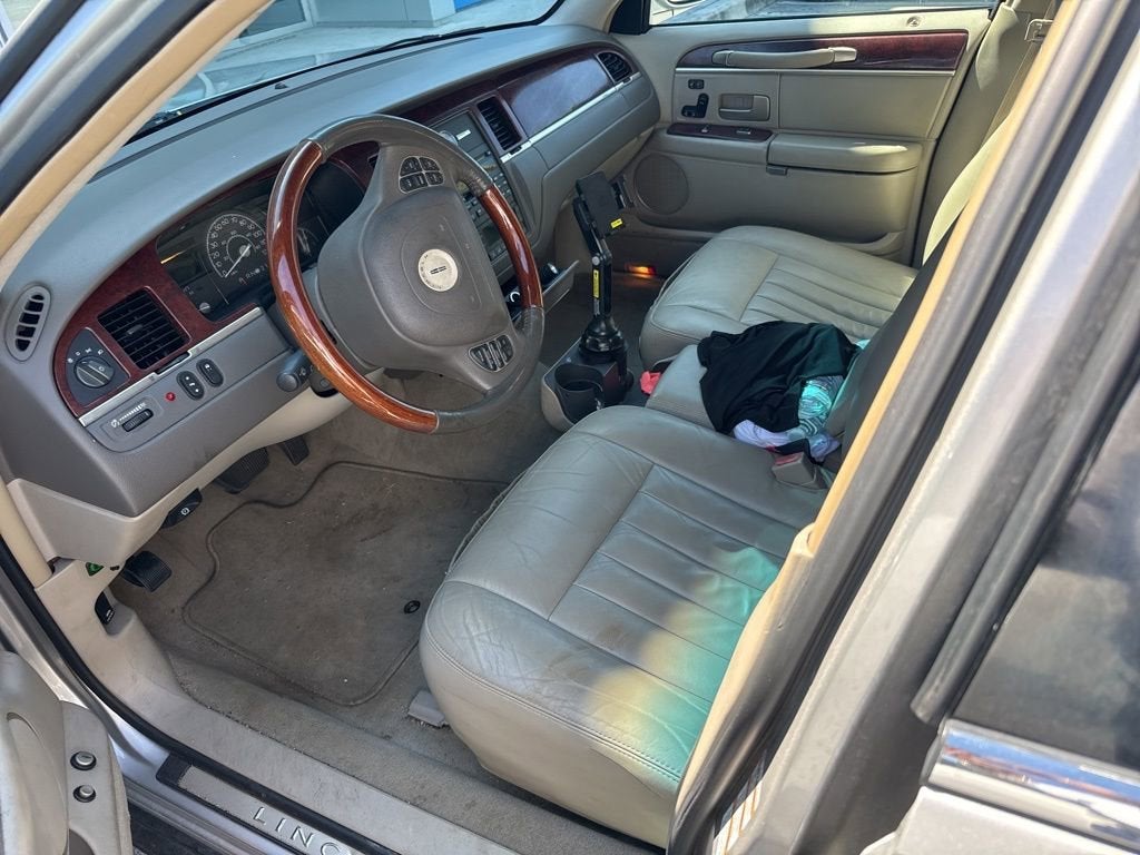 2003 Lincoln Town Car Signature