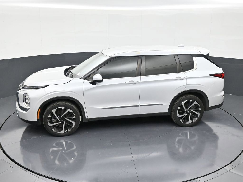 2022 Mitsubishi Outlander ES