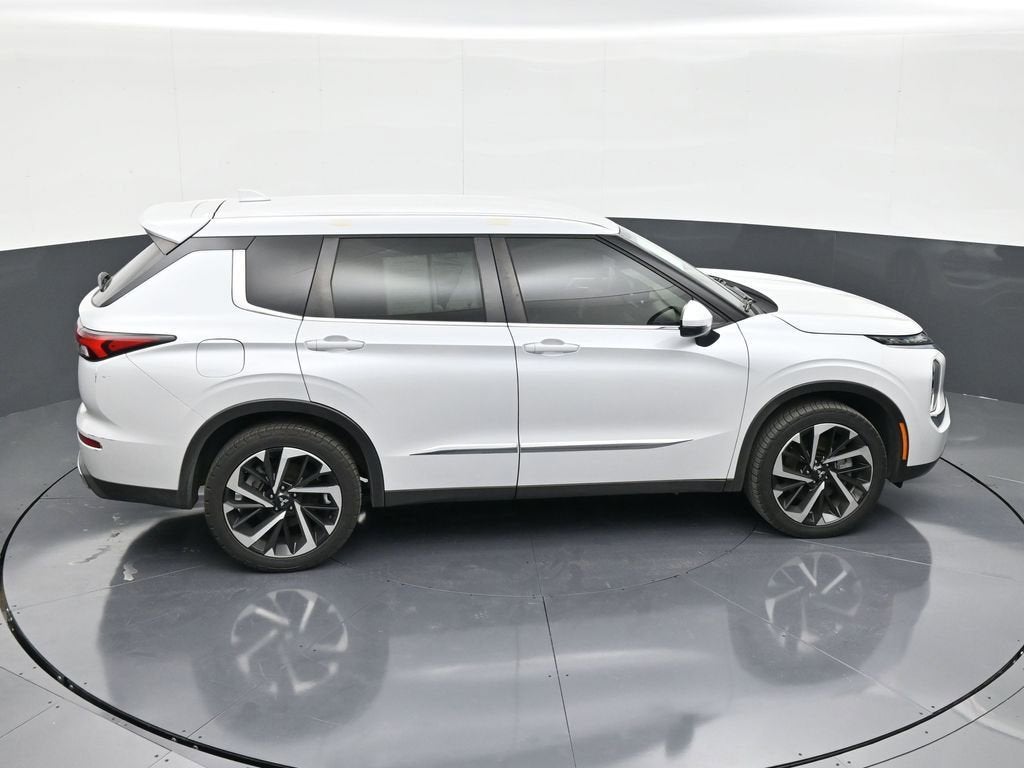 2022 Mitsubishi Outlander ES