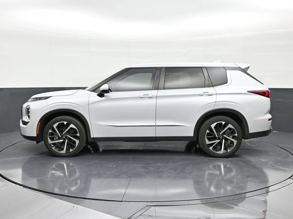 2022 Mitsubishi Outlander ES