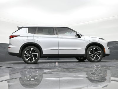 2022 Mitsubishi Outlander ES