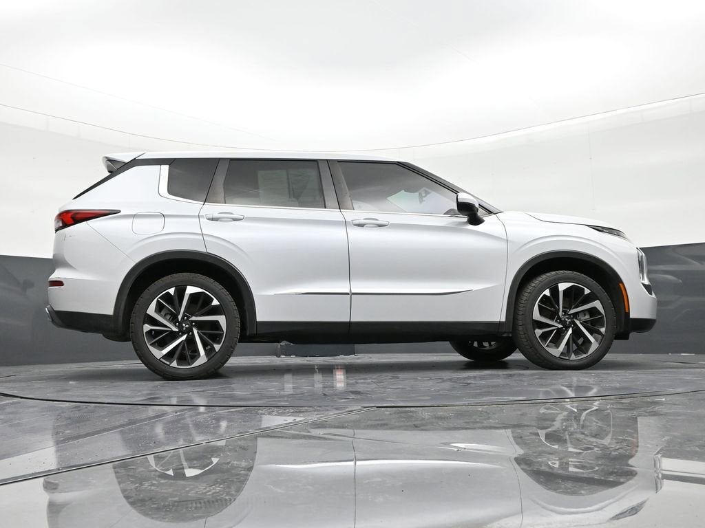 2022 Mitsubishi Outlander ES