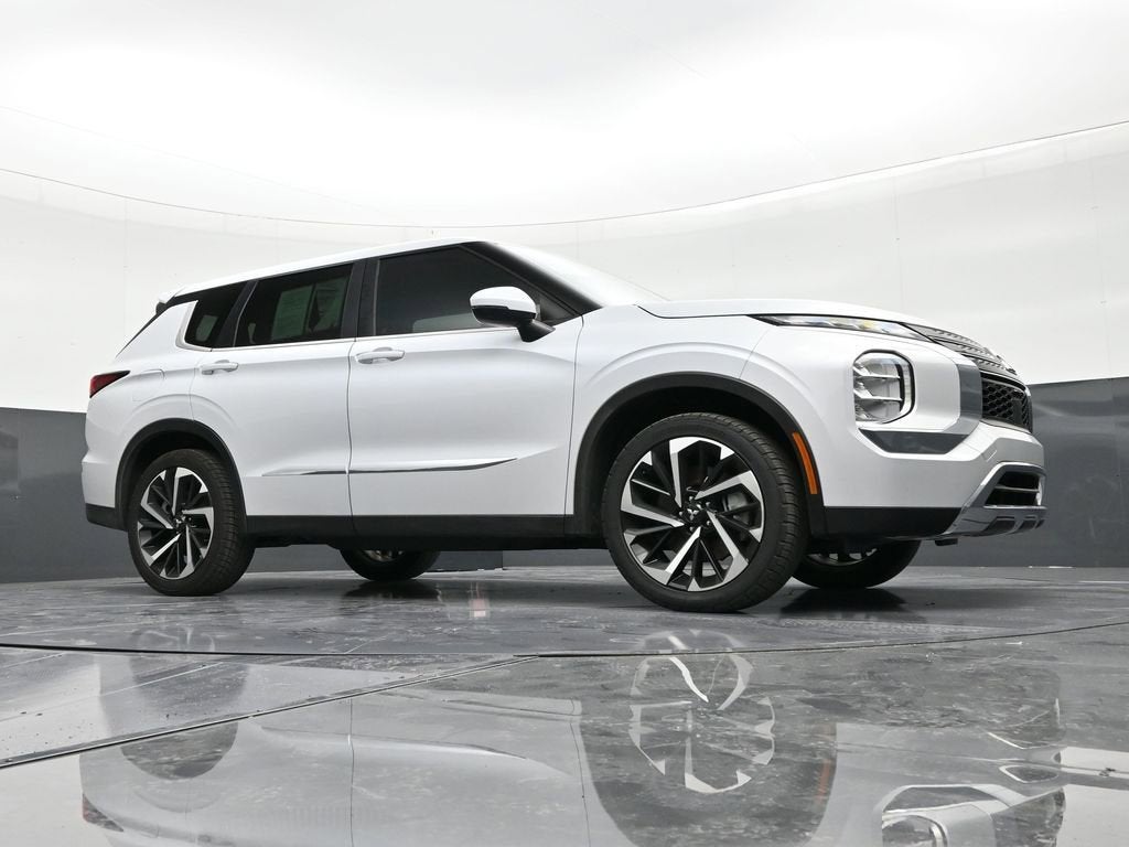 2022 Mitsubishi Outlander ES